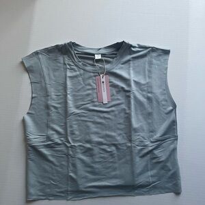 NWT Elgogy Women's Sleeveless Gray Muscle Tee